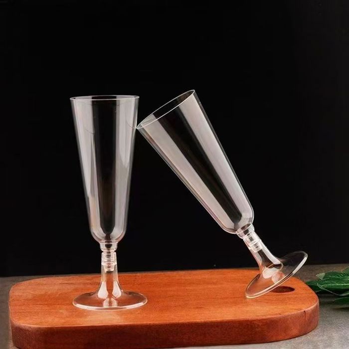 Sæt med 50 plastikvinglas (150 ml) / champagneglas – essentielle til fester og karnevaler.