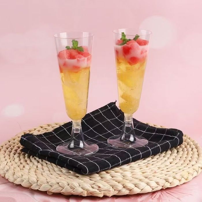 Sæt med 50 plastikvinglas (150 ml) / champagneglas – essentielle til fester og karnevaler.