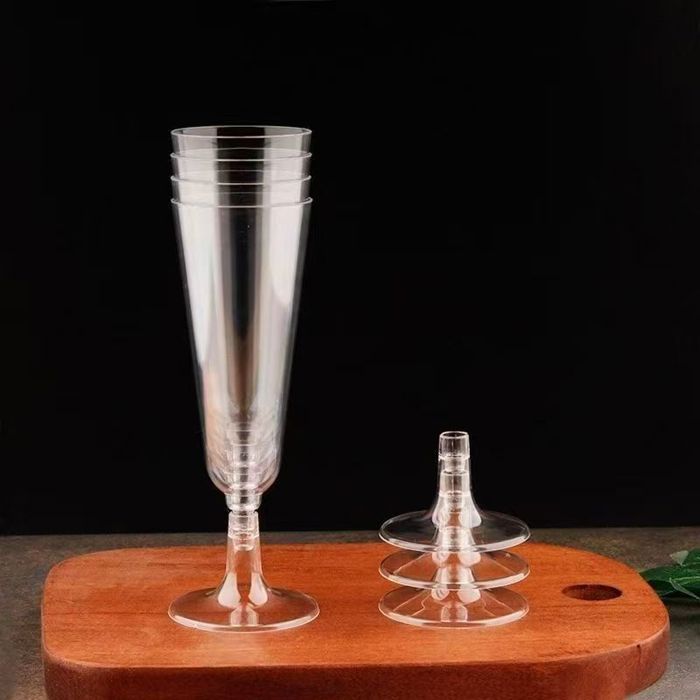Sæt med 50 plastikvinglas (150 ml) / champagneglas – essentielle til fester og karnevaler.